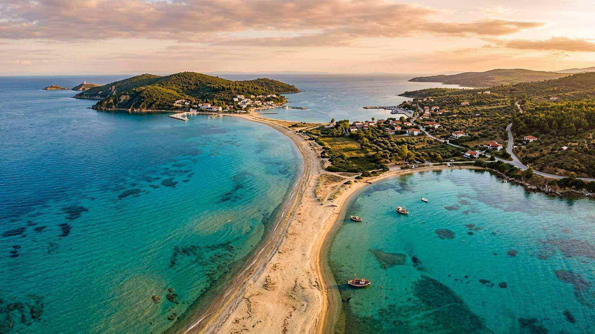 Un isthme de sable relie une île au continent : la mer peut faire d’une île une presqu’île, comme le prédit le texte.